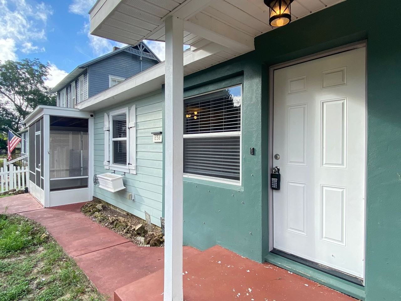 656 Warner St - Photo 3 of 23