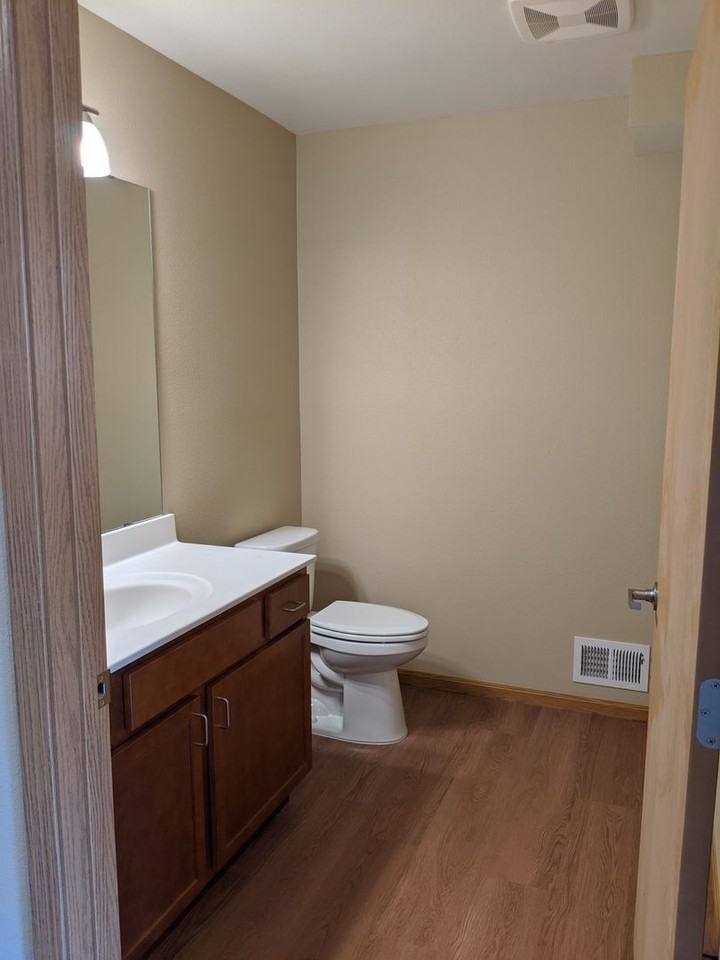 Pine Grove Estates Townhomes 1 - Photo 4 of 10