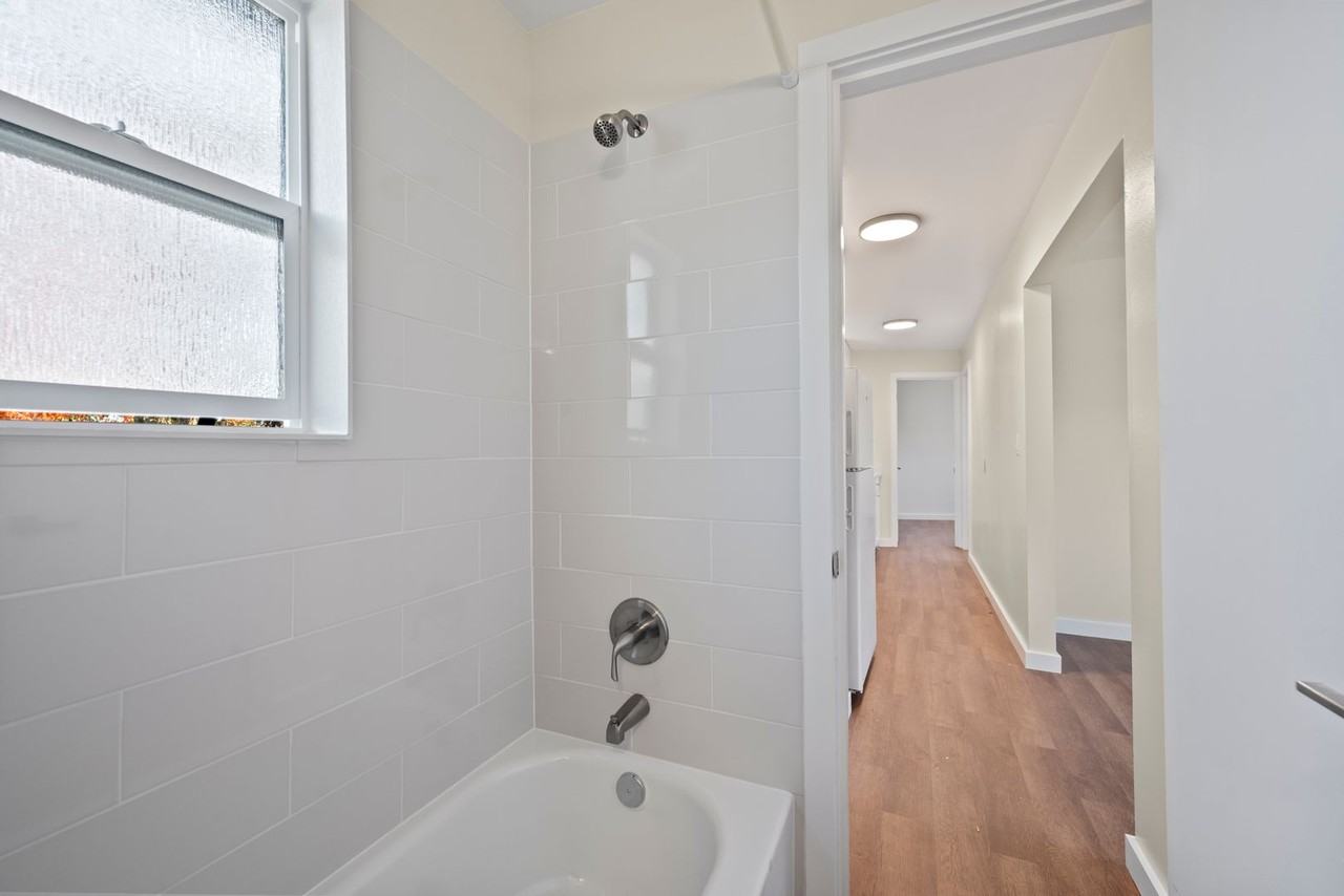 Welcome Home to Sandpoint Crest Apartments - Photo 2 of 5