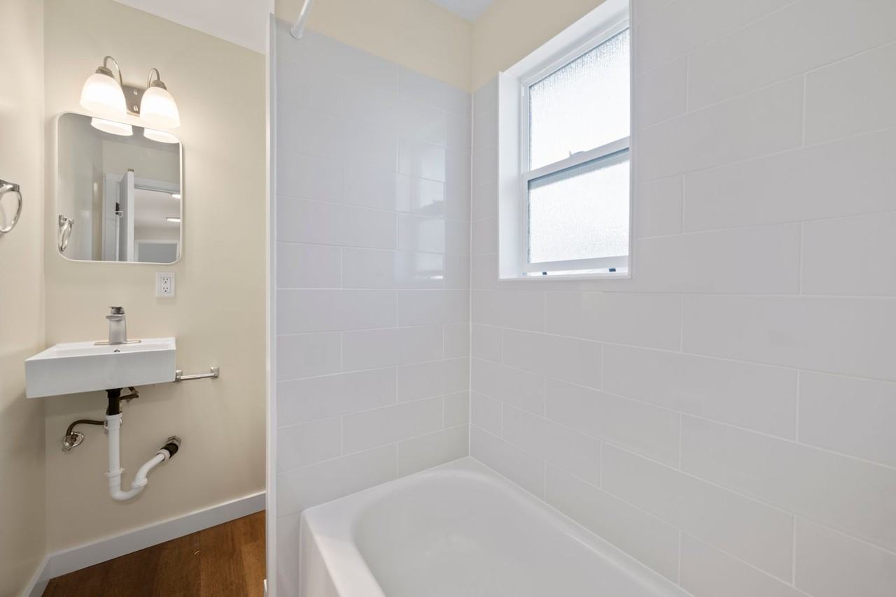 Welcome Home to Sandpoint Crest Apartments - Photo 3 of 5