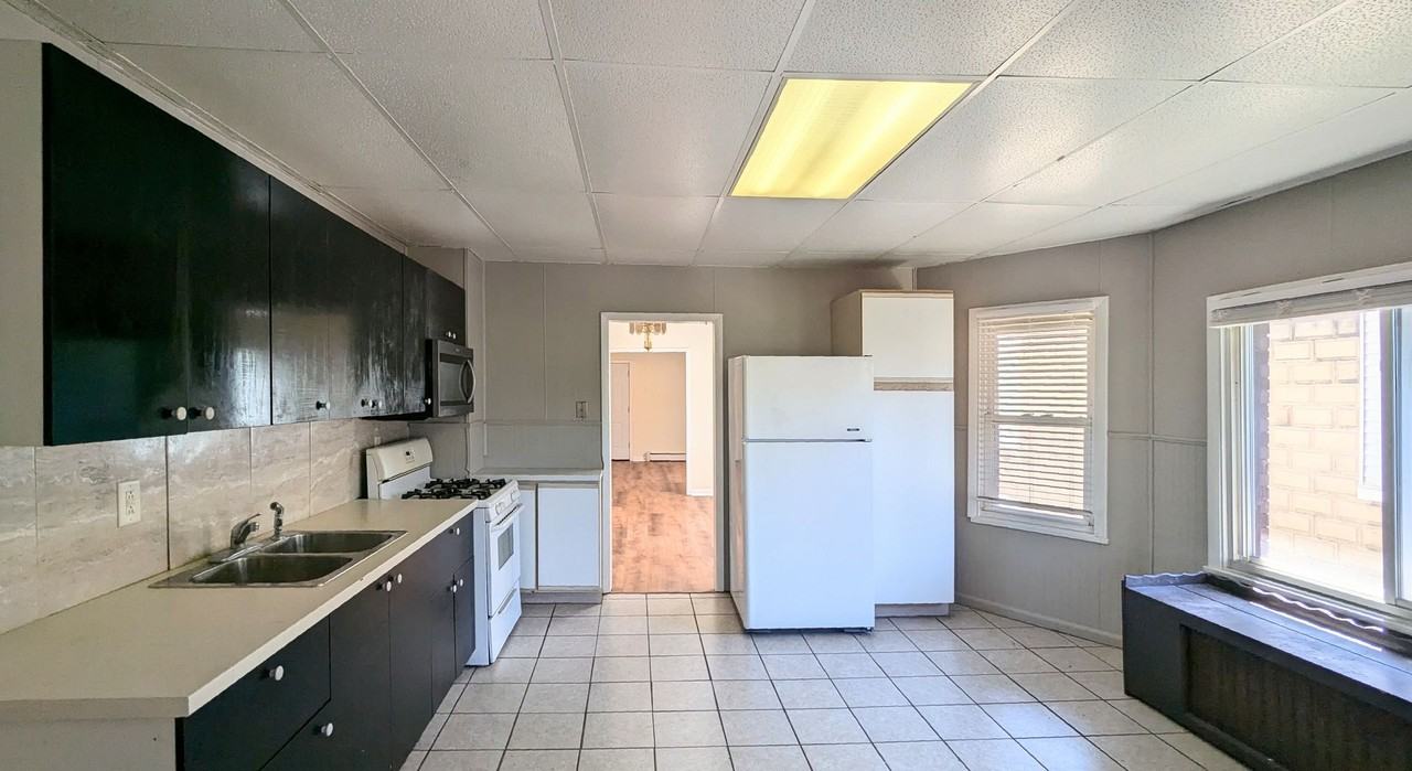 841 N Broadway St - Photo 3 of 13