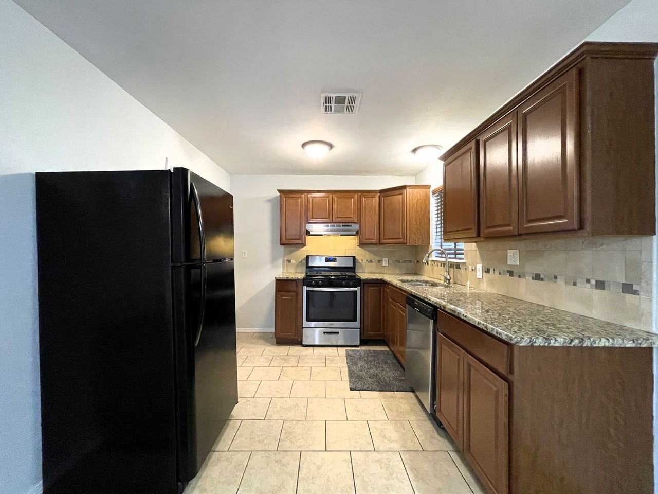 7400 South Drexel Place - Photo 4 of 20