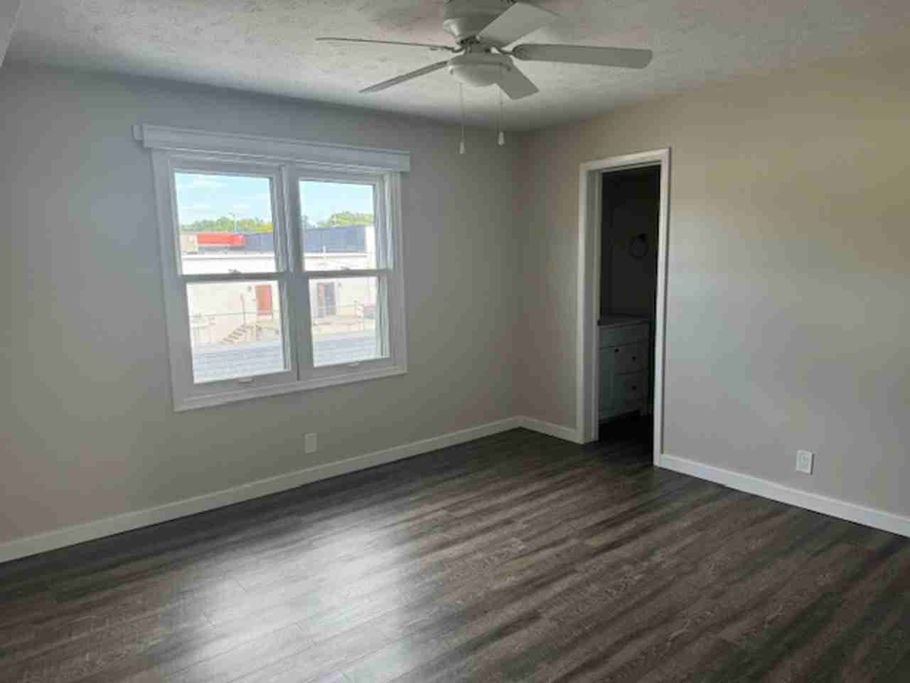 12731 Woodcrest Plz - Photo 3 of 17