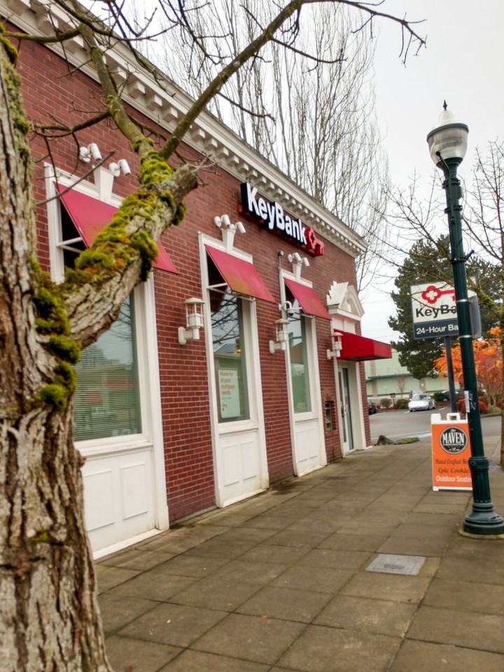 Astra Plaza - Photo 3 of 10