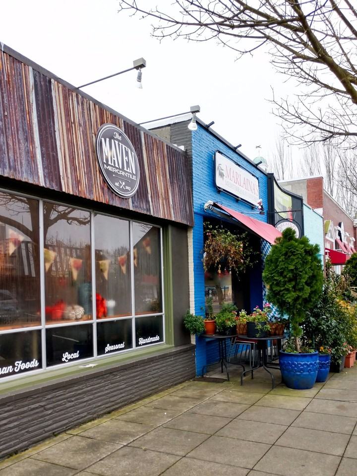 Astra Plaza - Photo 4 of 10