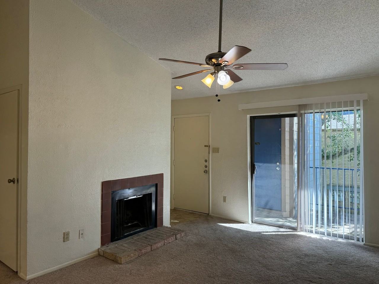 7096 N Holiday Dr - Photo 2 of 17
