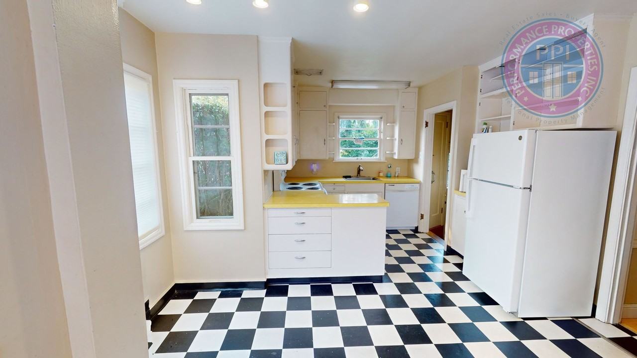 3935 Ne 74th Ave - Photo 5 of 22