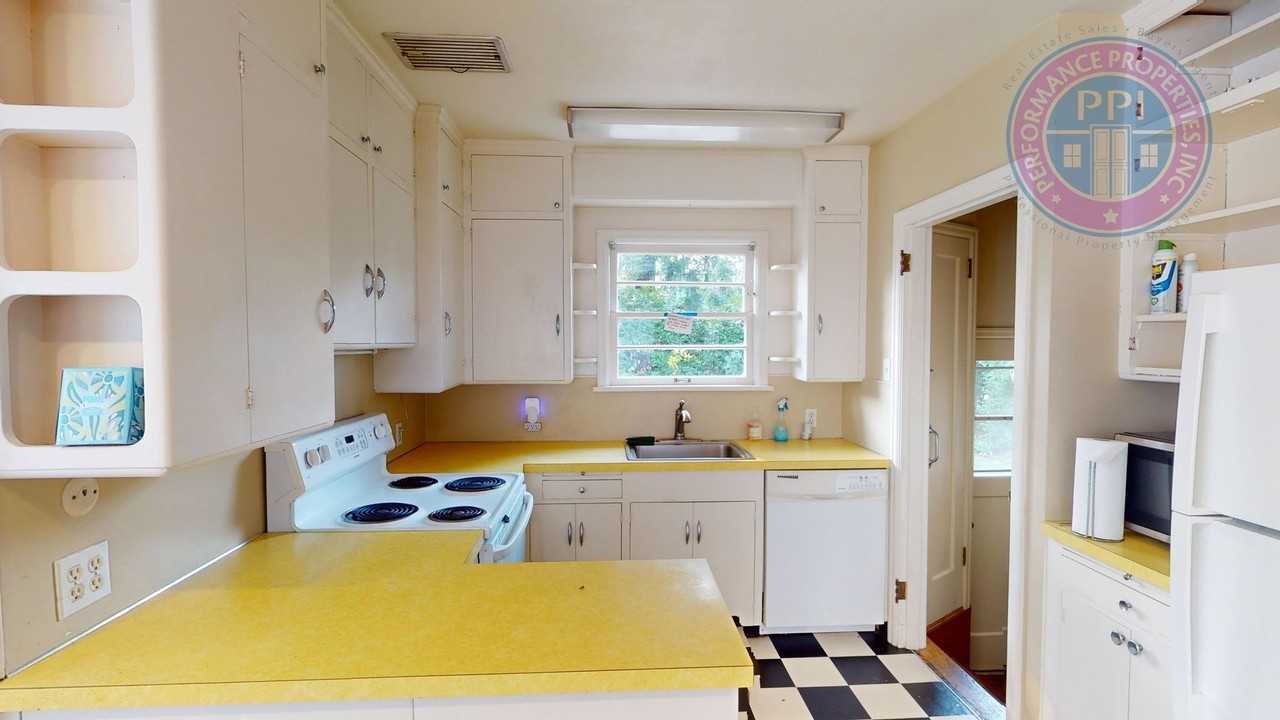 3935 Ne 74th Ave - Photo 6 of 22