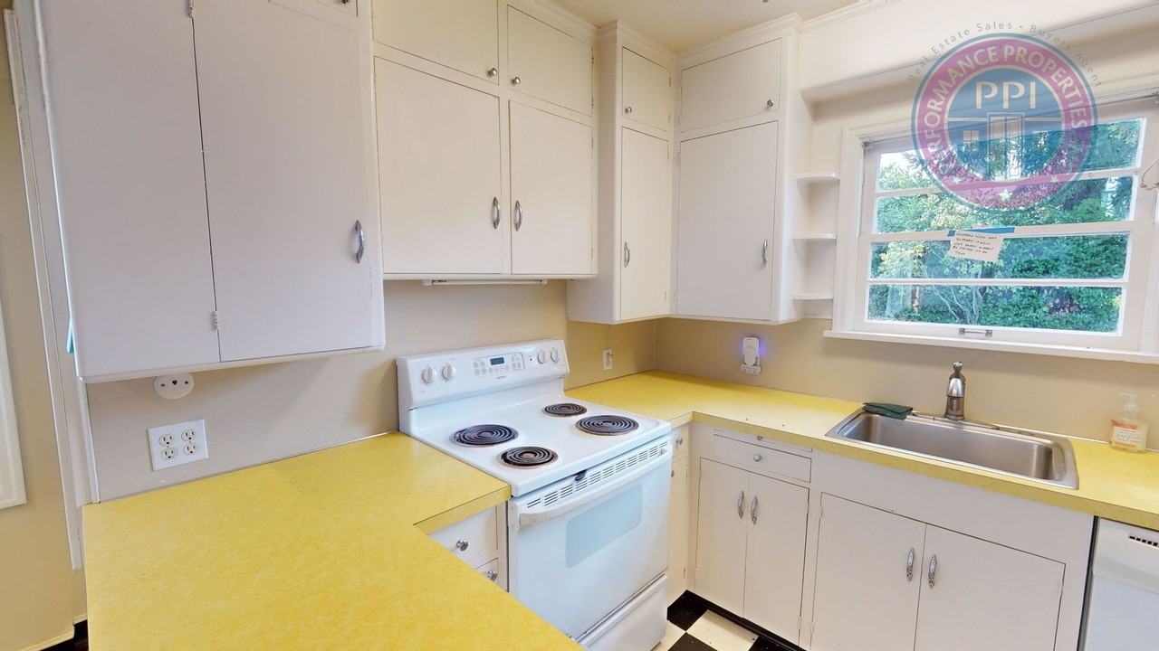 3935 Ne 74th Ave - Photo 7 of 22