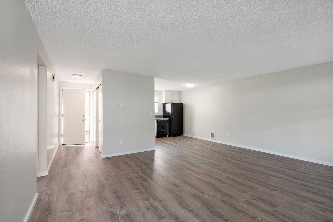 The Somerset Apartments - Photo 2 of 3