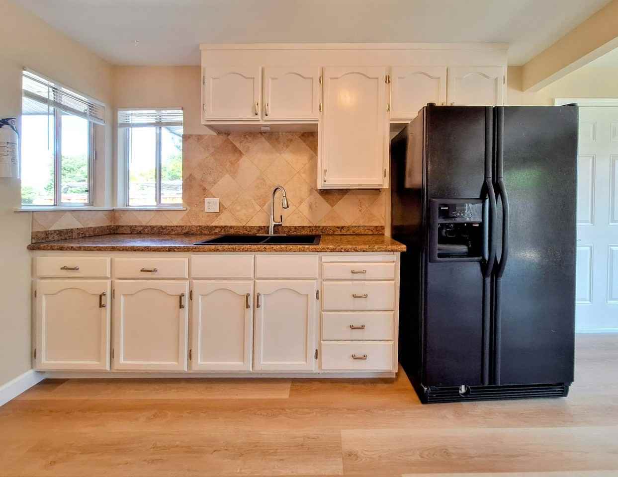 464 Independence Dr - Photo 2 of 30