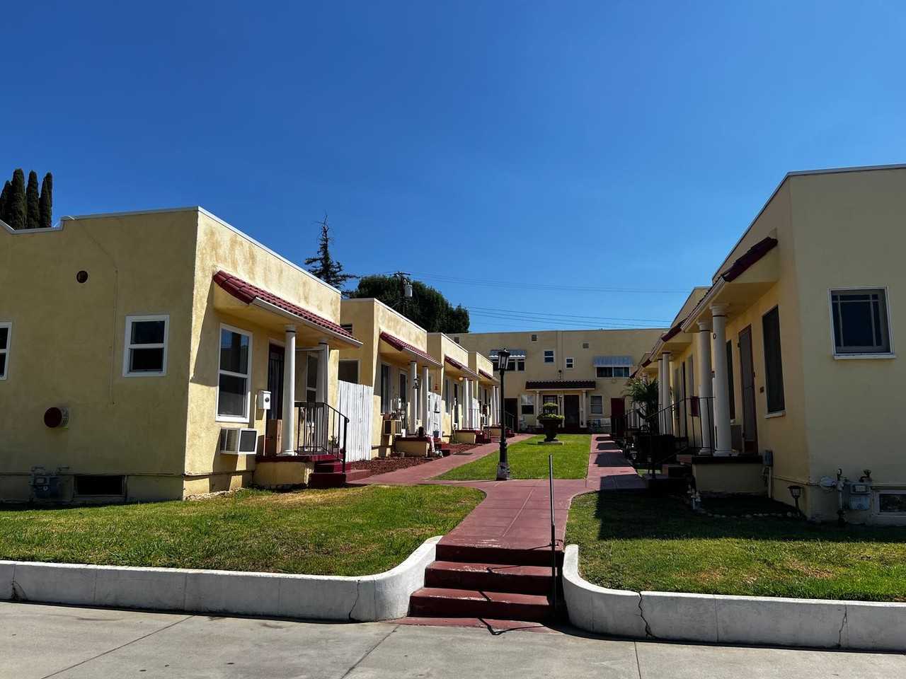 6248 Greenleaf Ave - Photo 3 of 17