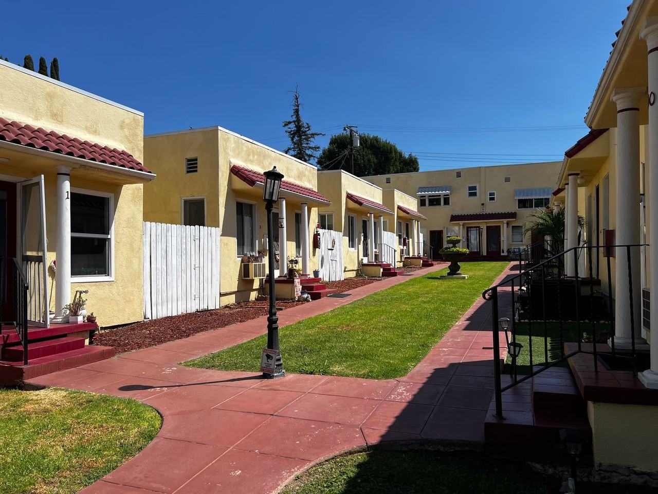 6248 Greenleaf Ave - Photo 2 of 17