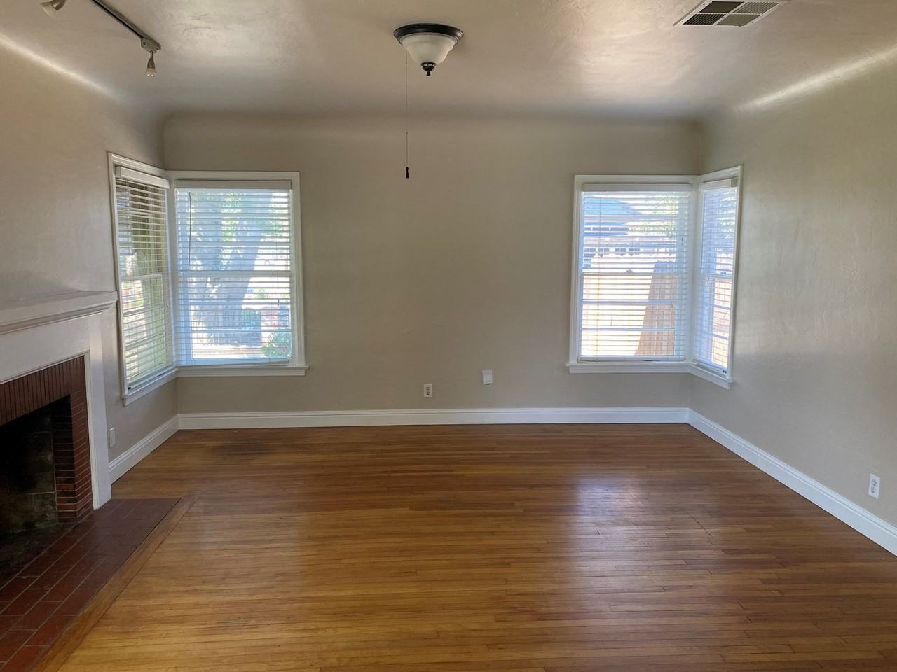 268 Jeffrey St - Photo 2 of 9