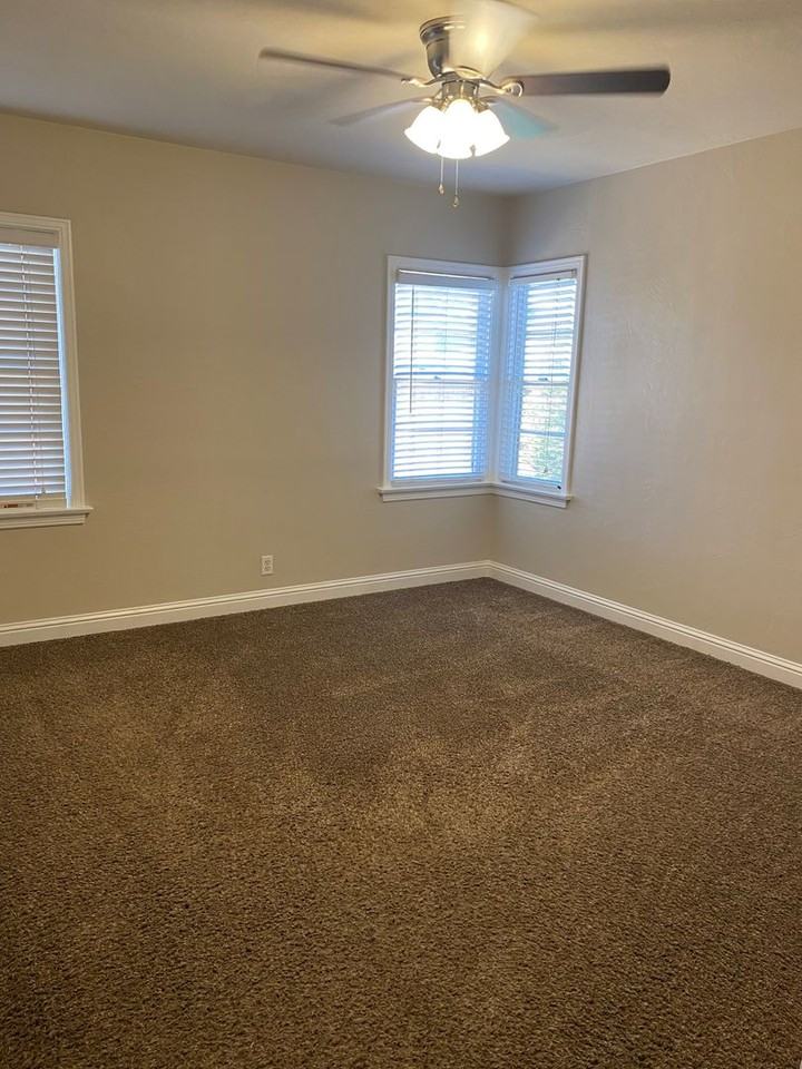 268 Jeffrey St - Photo 3 of 9