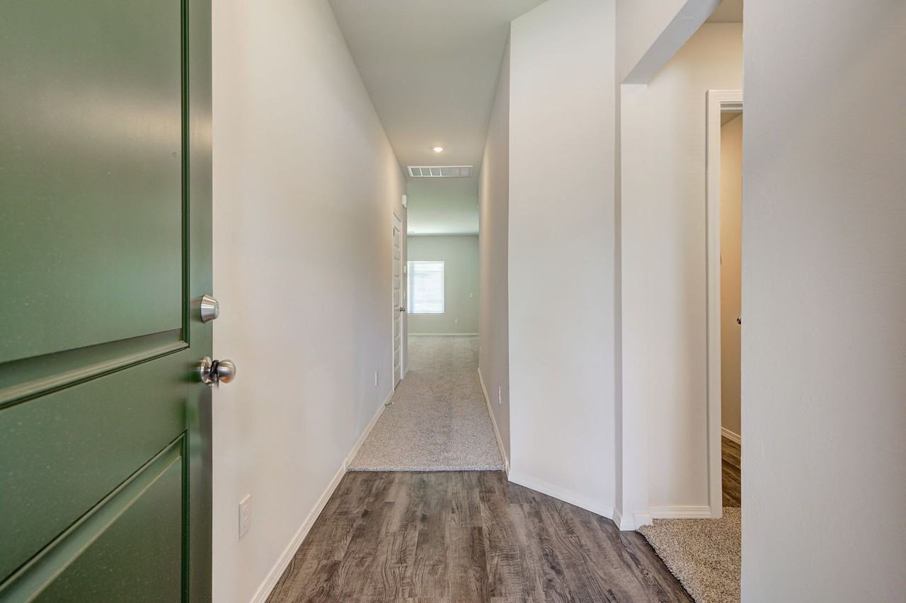 504 Old Hickory Ln - Photo 5 of 43