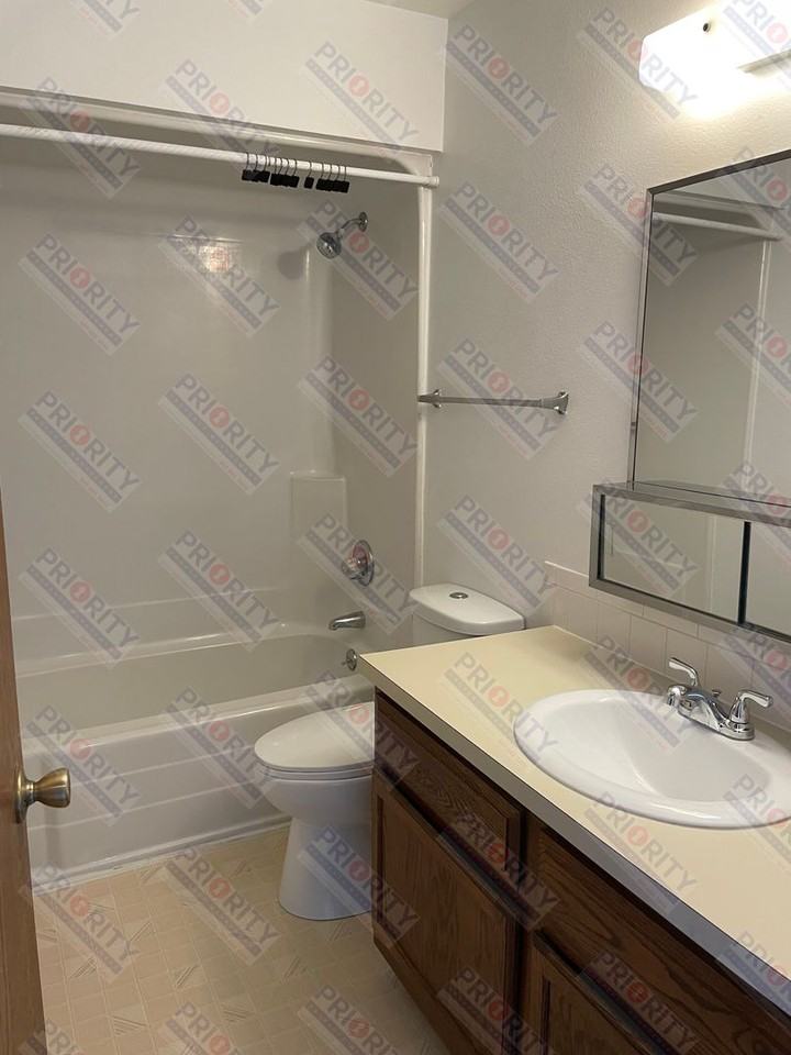 720 S Gurley Ave - Photo 6 of 9