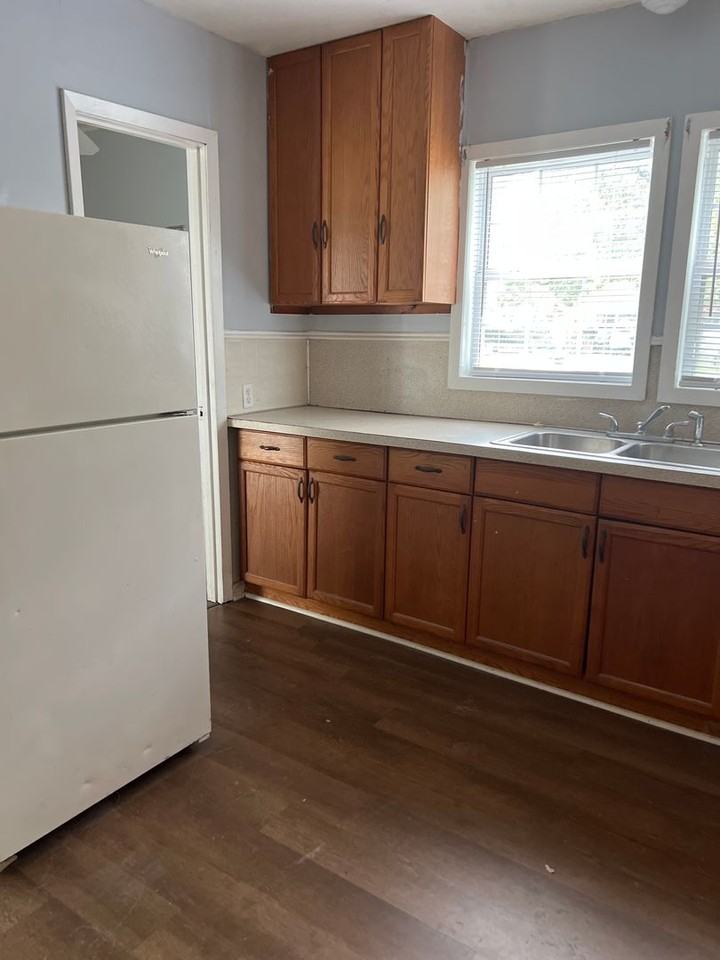 810 Marvin Ave - Photo 2 of 9