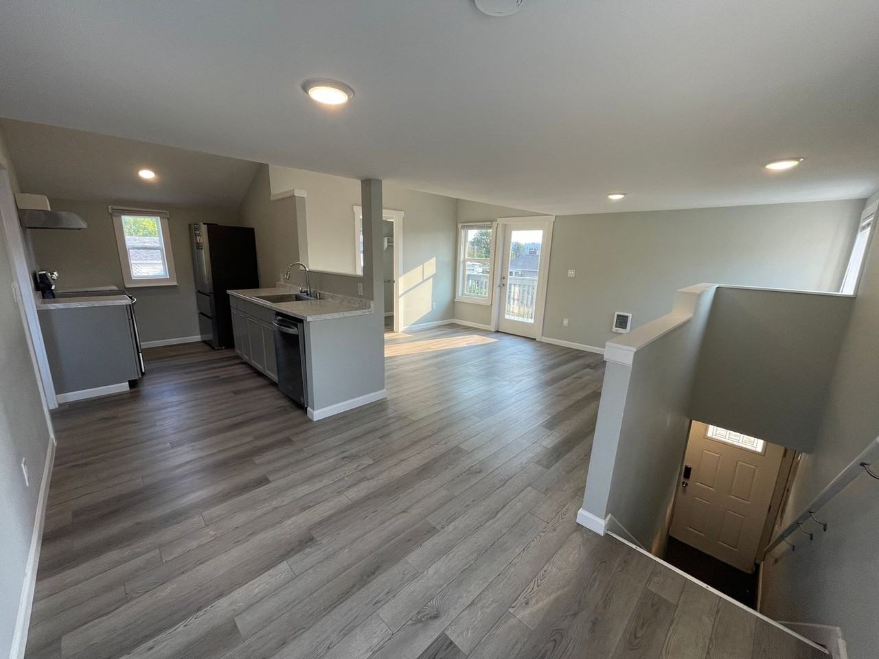 1731 N Cambrian Ave - Photo 5 of 34