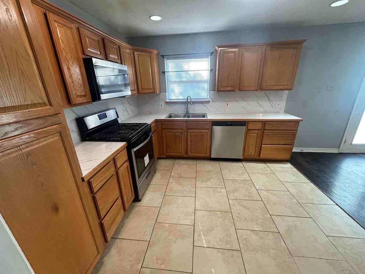 1911 Waldrop St - Photo 3 of 10