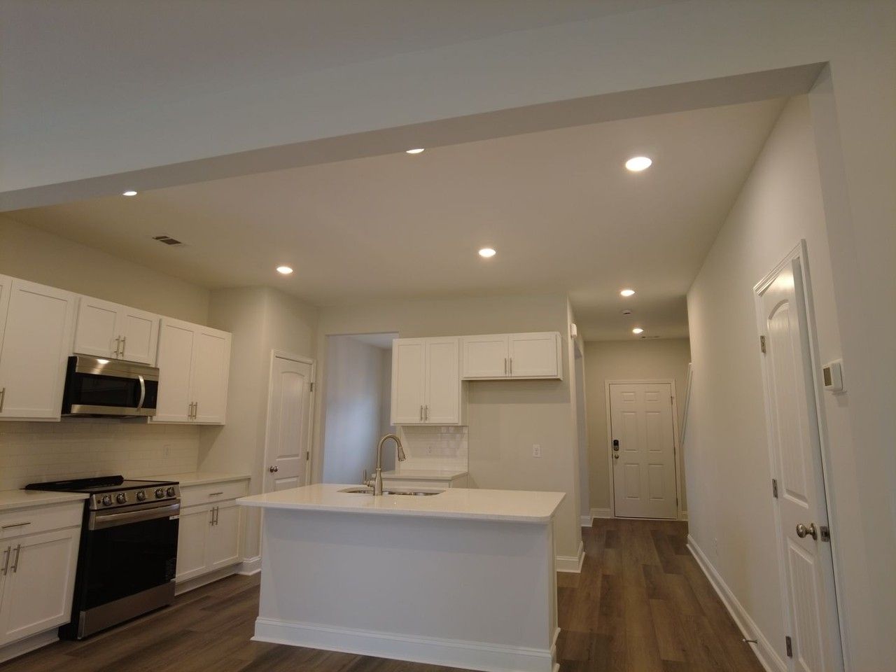 208 Glick Way - Photo 3 of 30