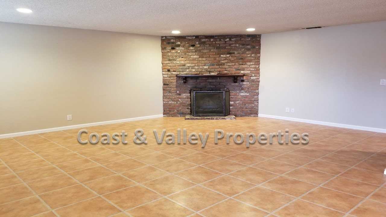 45181 Crown Ave - Photo 2 of 8
