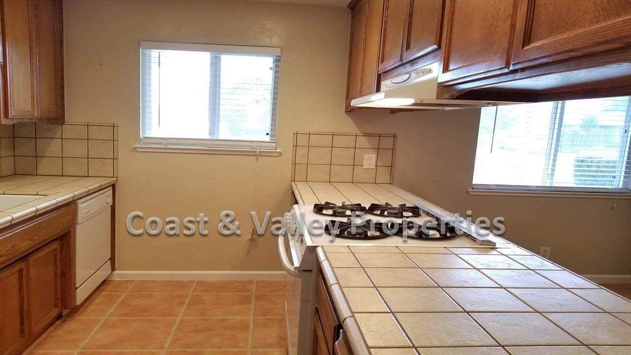 45181 Crown Ave - Photo 3 of 8