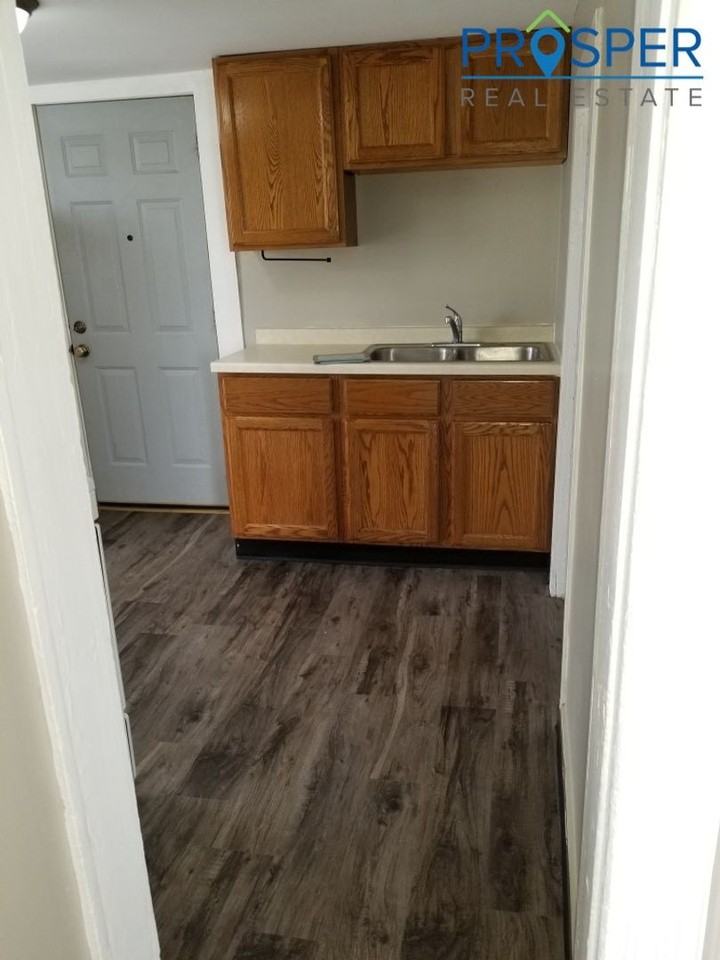 FI402X - Photo 2 of 47