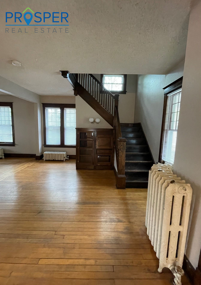 225 Hudson St - Photo 2 of 19