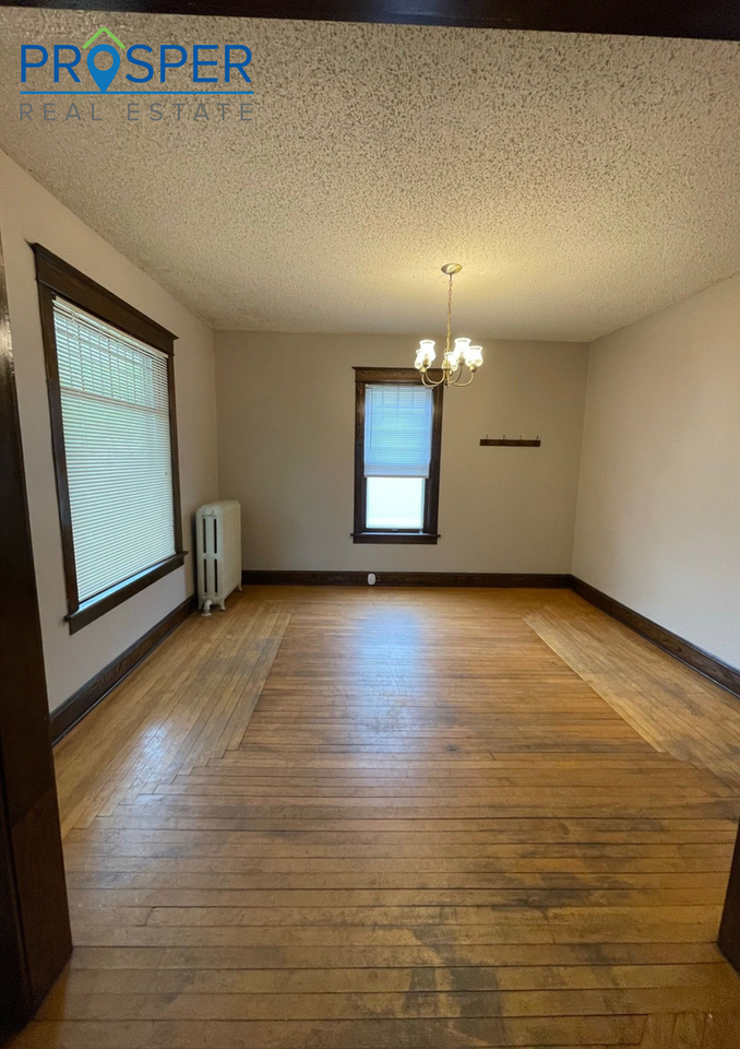 225 Hudson St - Photo 5 of 19