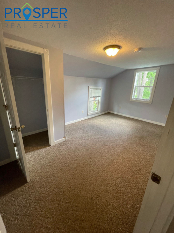 912 S Farwell St - Photo 4 of 22