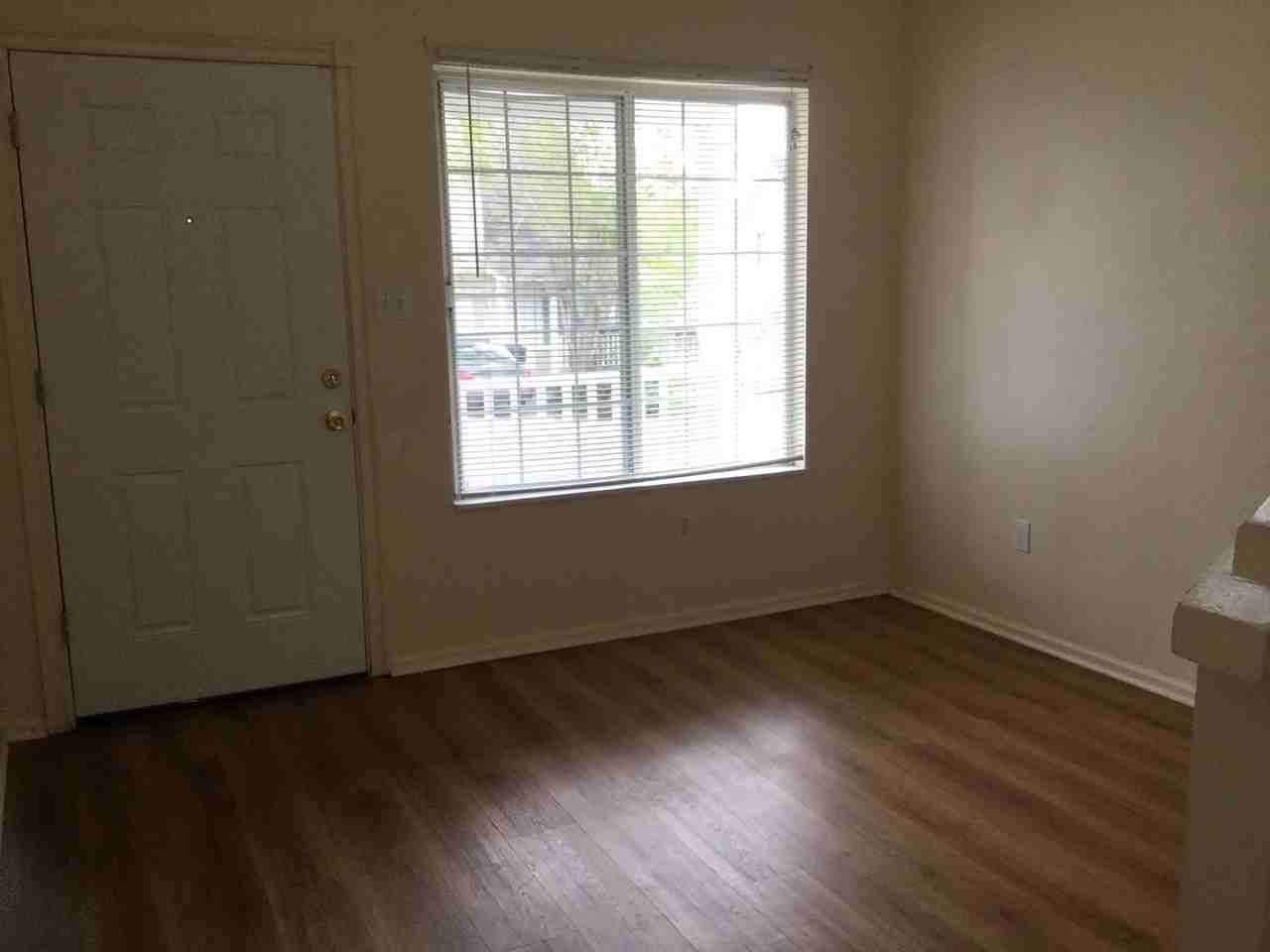 1022 Hacienda Ct - Photo 3 of 8