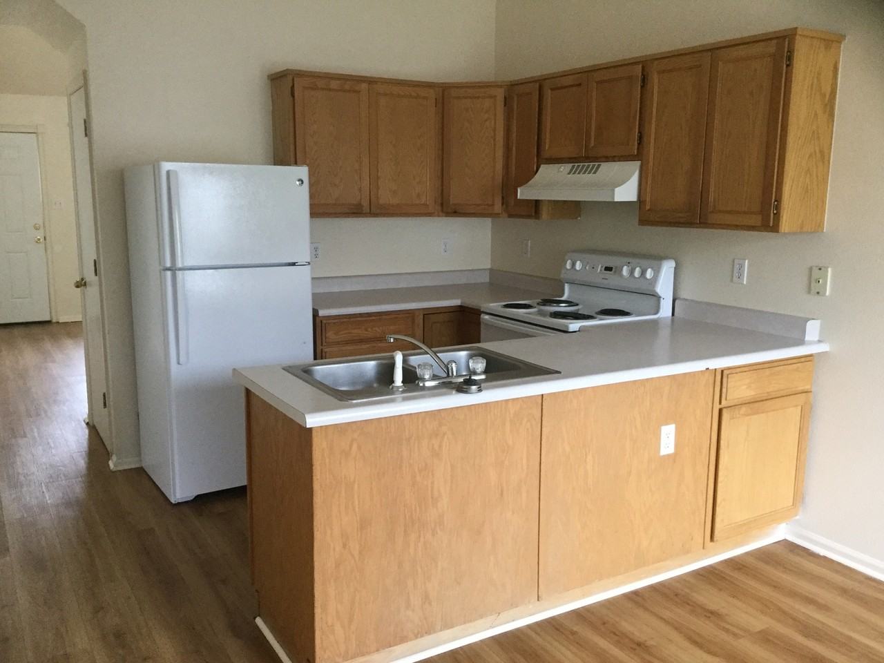 1022 Hacienda Ct - Photo 4 of 8