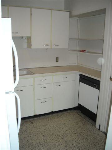 223 S Bryan Ave - Photo 3 of 14