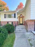 featured image of 8 Greenwood Ave