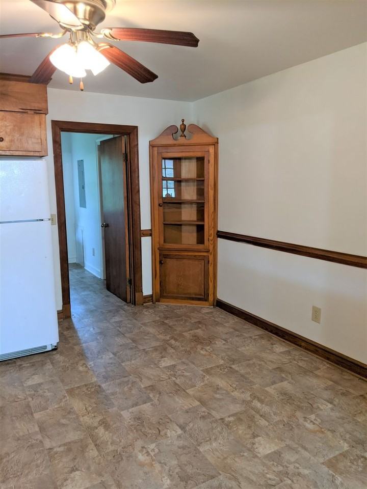 318 Jasper Ln - Photo 4 of 21
