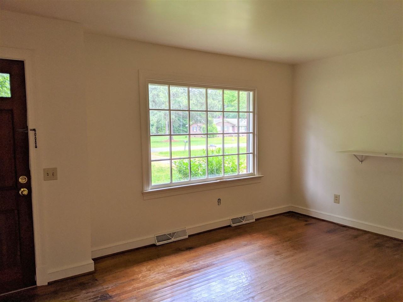 318 Jasper Ln - Photo 5 of 21