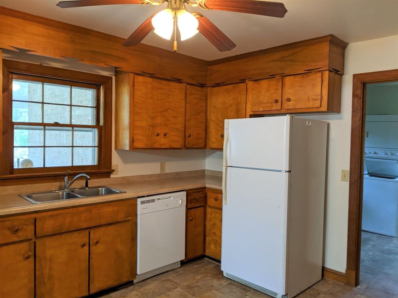 318 Jasper Ln - Photo 6 of 21