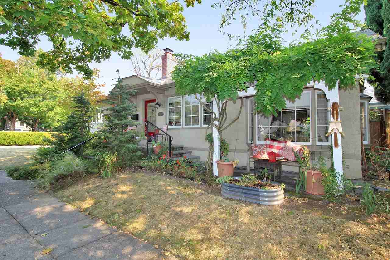 1812 Se Harrison St - Photo 2 of 33