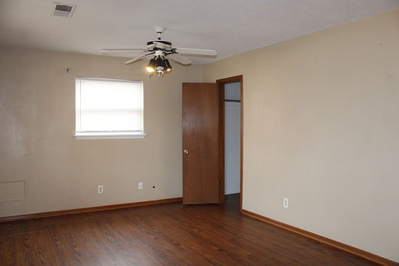 4010 Se 14th Pl - Photo 2 of 26