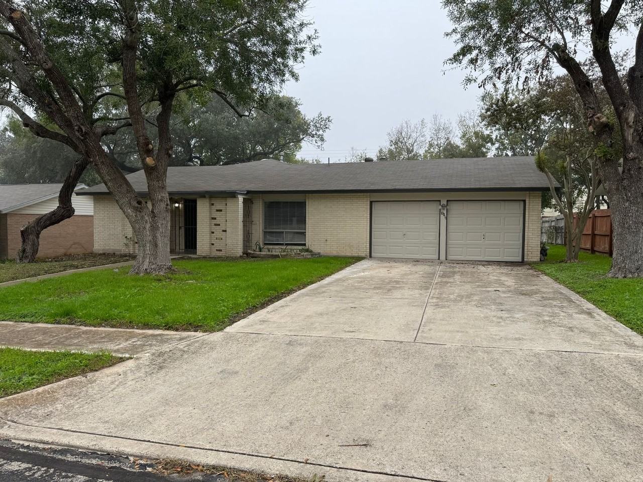 10811 Edgefield Dr - Photo 2 of 17