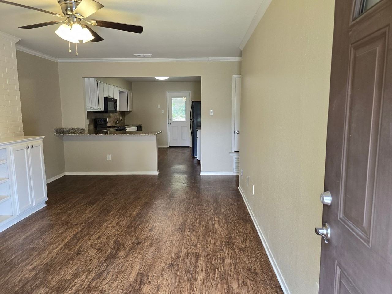 8414 Cambridge Rd #C04 - Photo 3 of 27