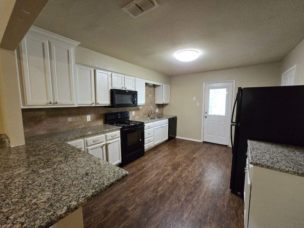 8414 Cambridge Rd #C04 - Photo 6 of 27