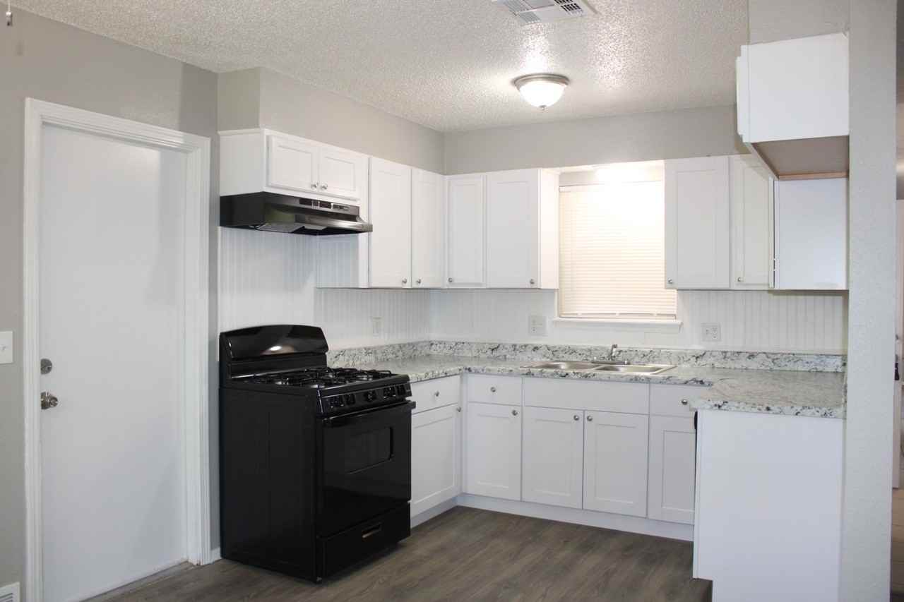 4221 Bonaparte Blvd - Photo 2 of 21