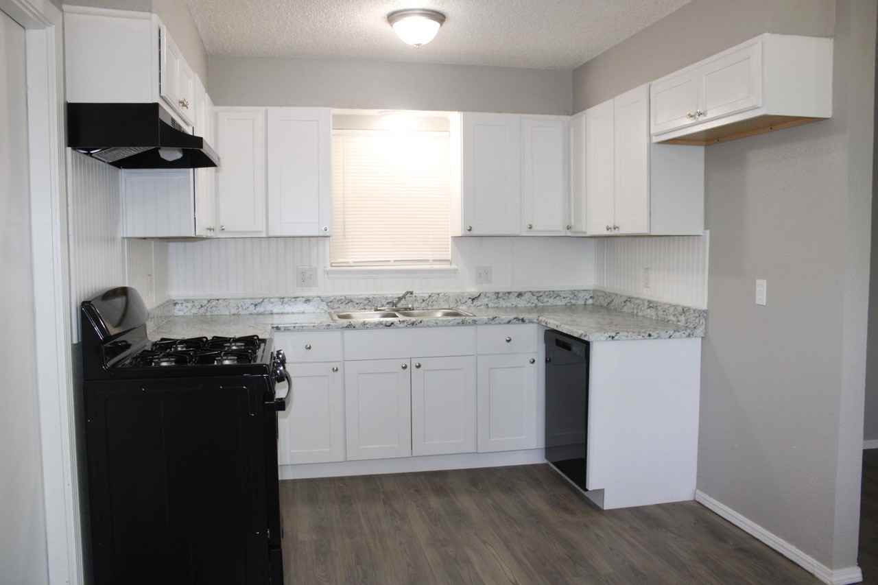 4221 Bonaparte Blvd - Photo 3 of 21