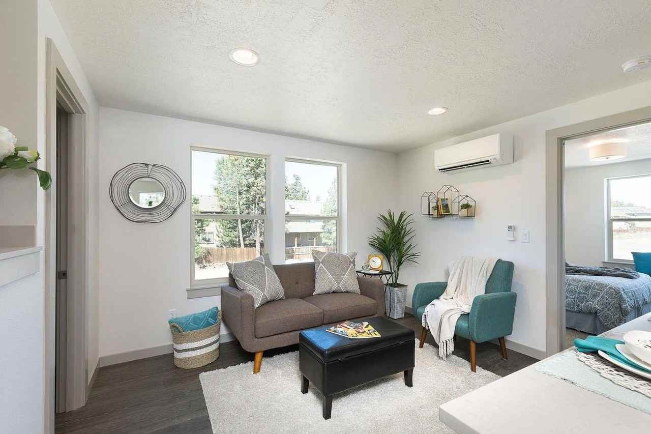 16498 Carter Ct - Photo 4 of 9