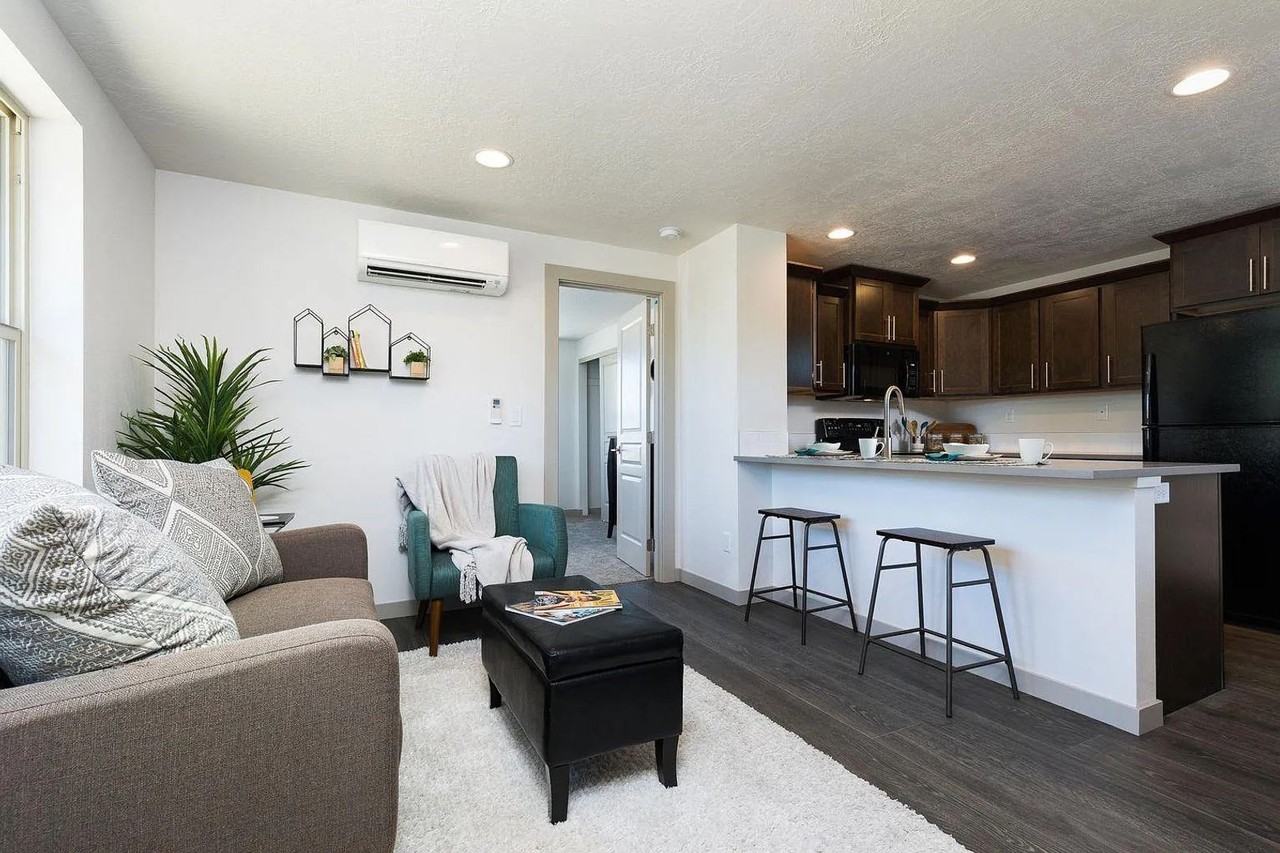 16498 Carter Ct - Photo 5 of 9