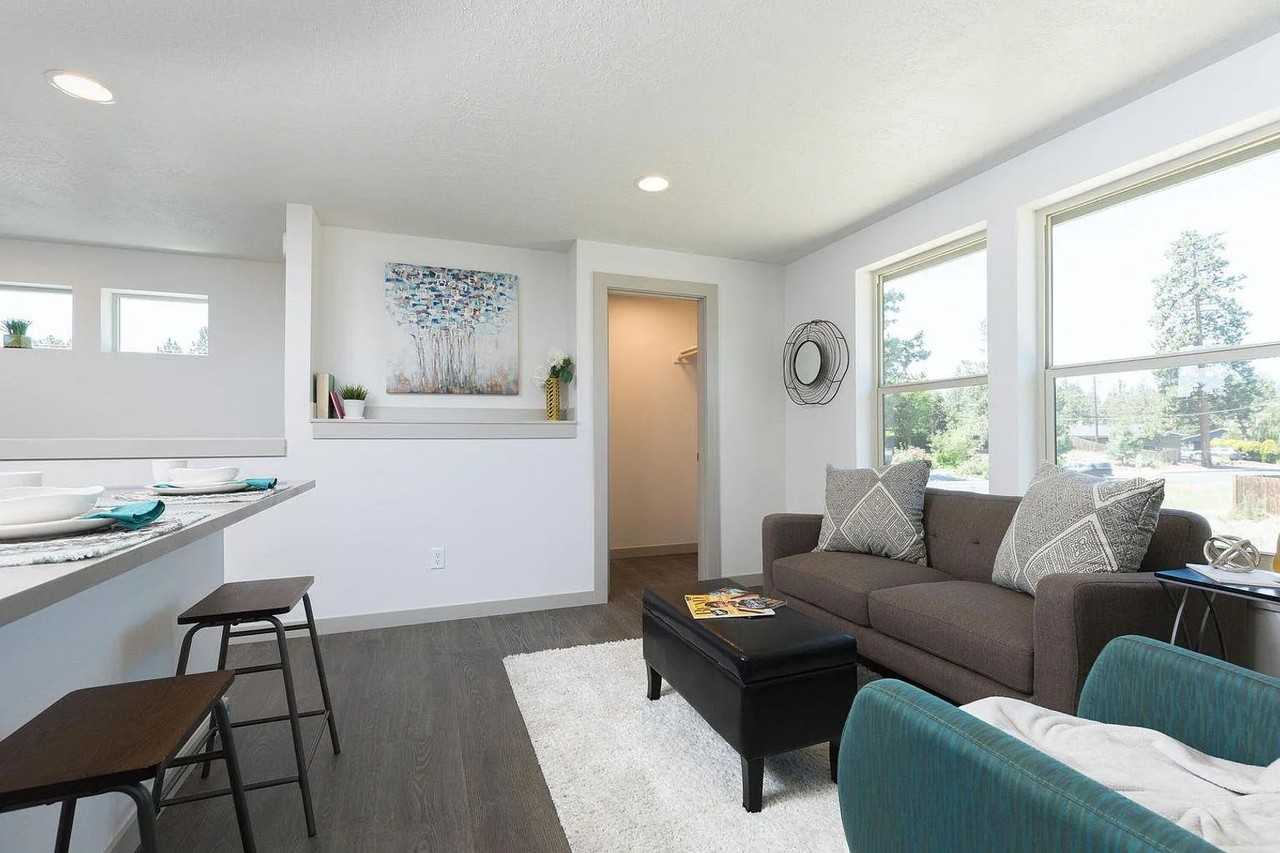 16498 Carter Ct - Photo 6 of 9