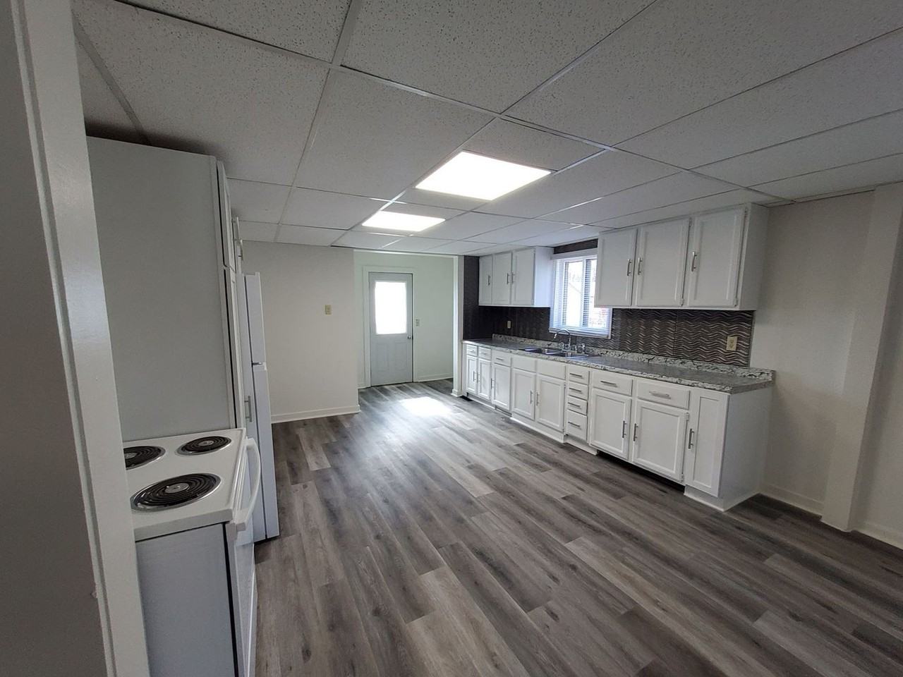 317 Chute St - Photo 2 of 20