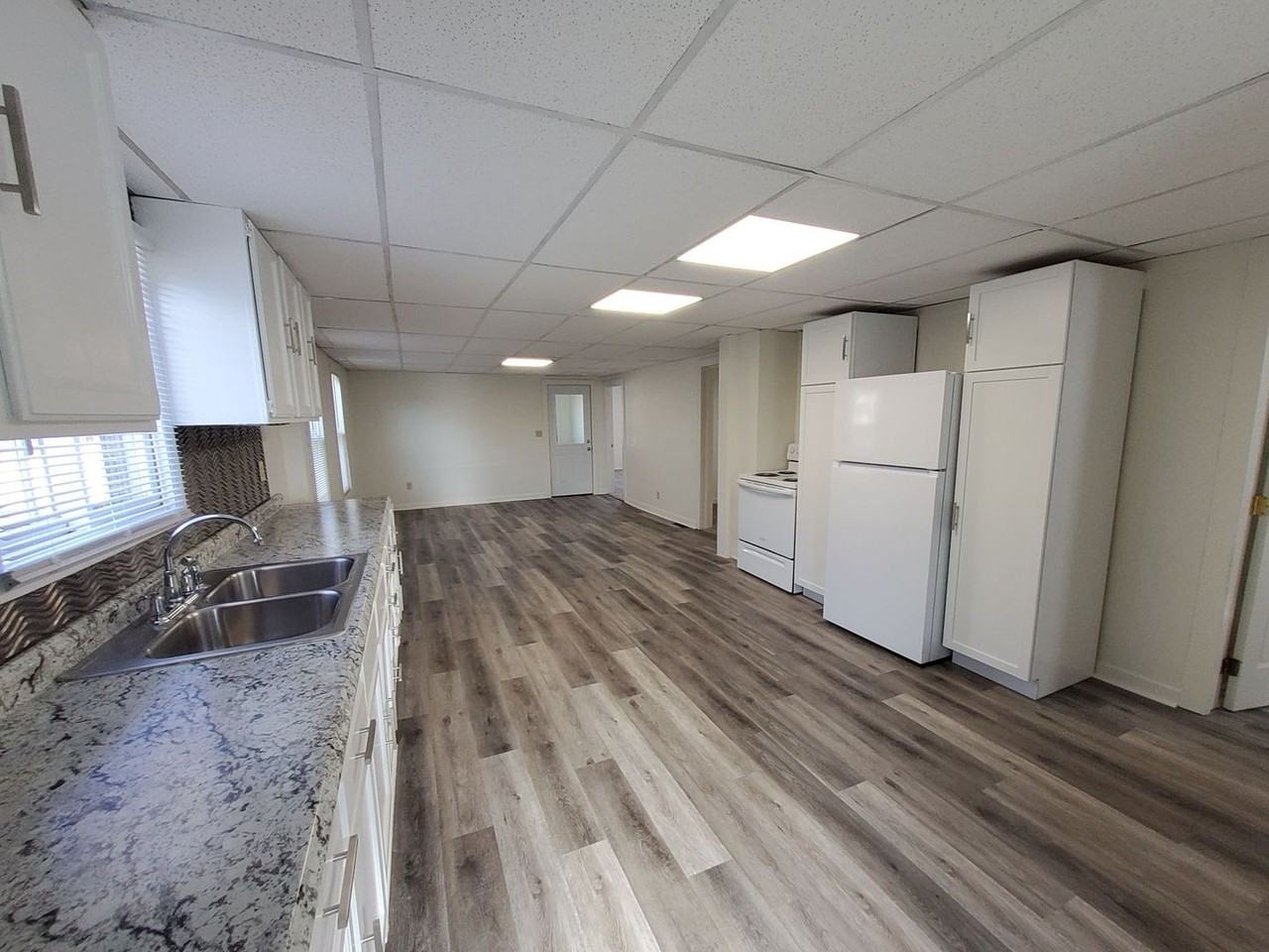 317 Chute St - Photo 4 of 20